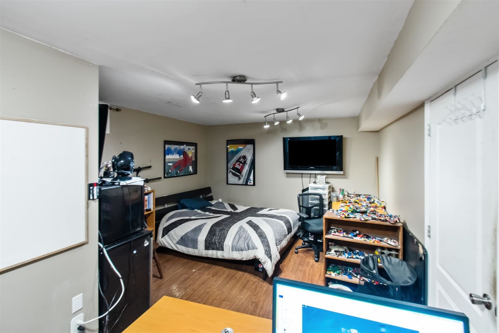 Listing Image 19