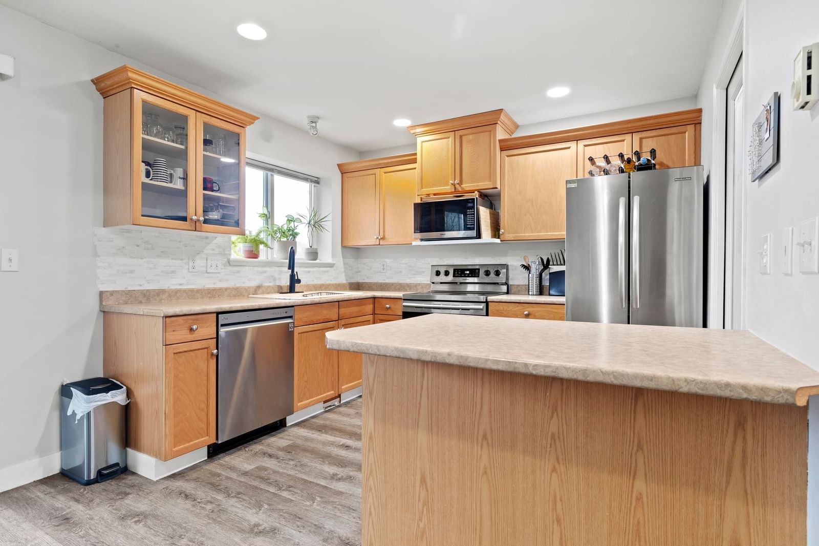 Listing Image 11