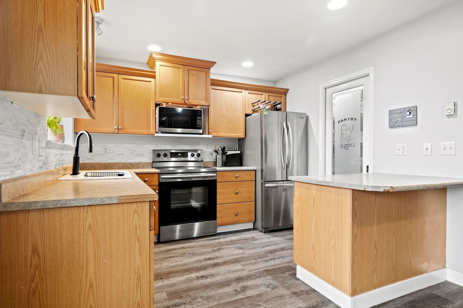 Listing Image 12