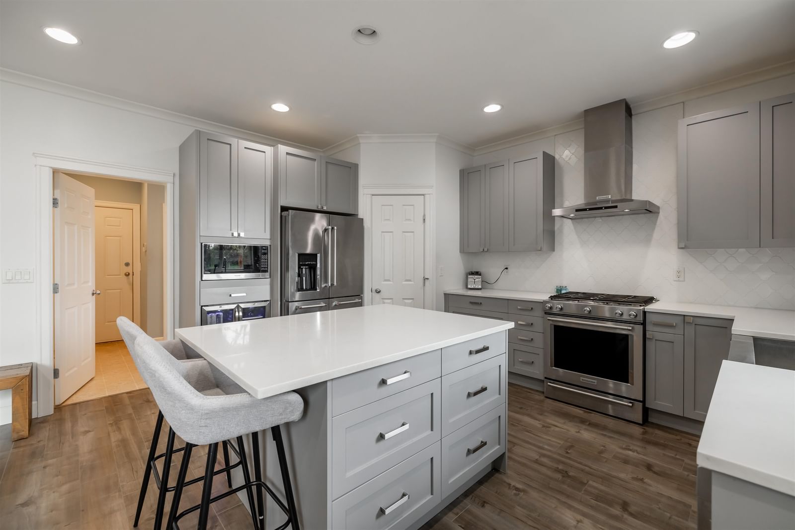 Listing Image 11