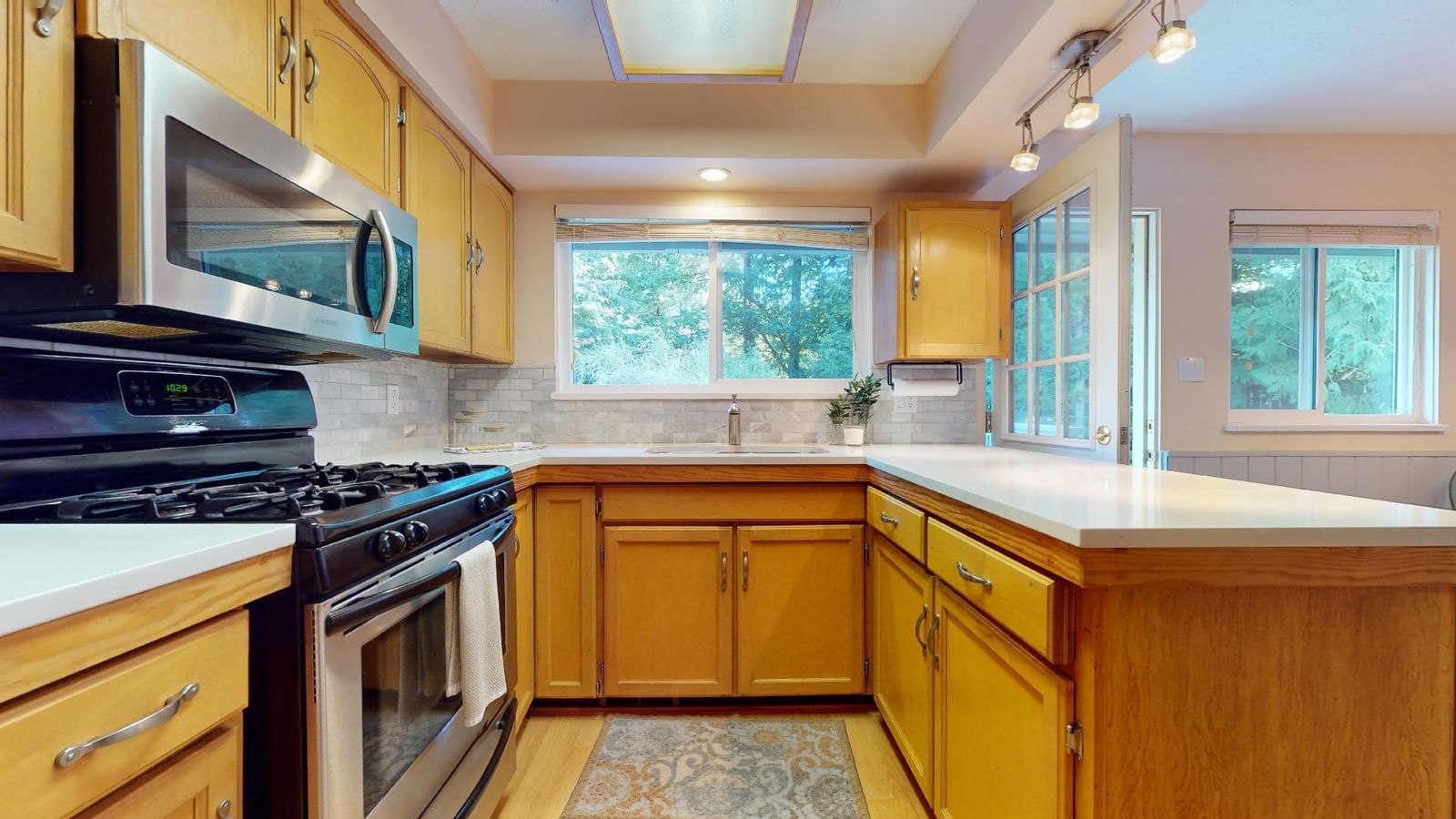 Listing Image 12