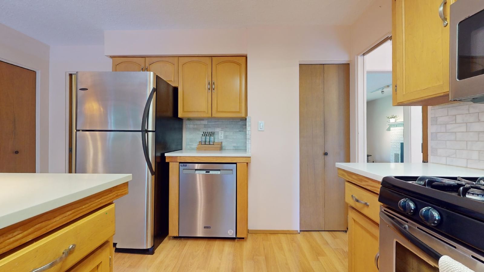 Listing Image 13