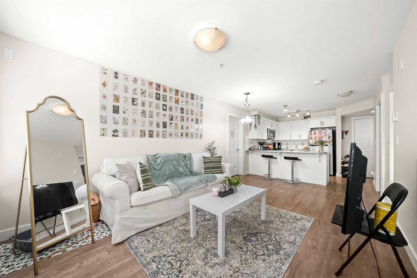 Listing Image 11