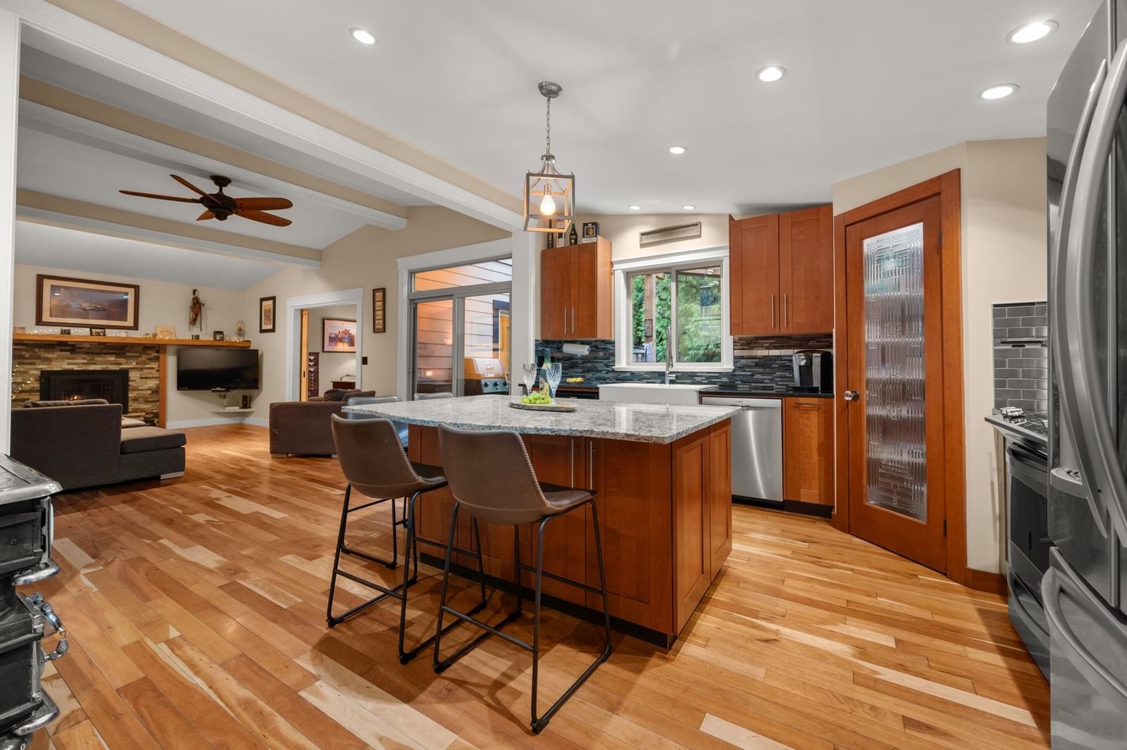 Listing Image 12