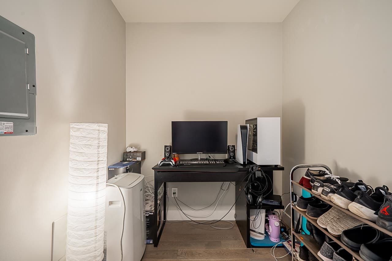Listing Image 13