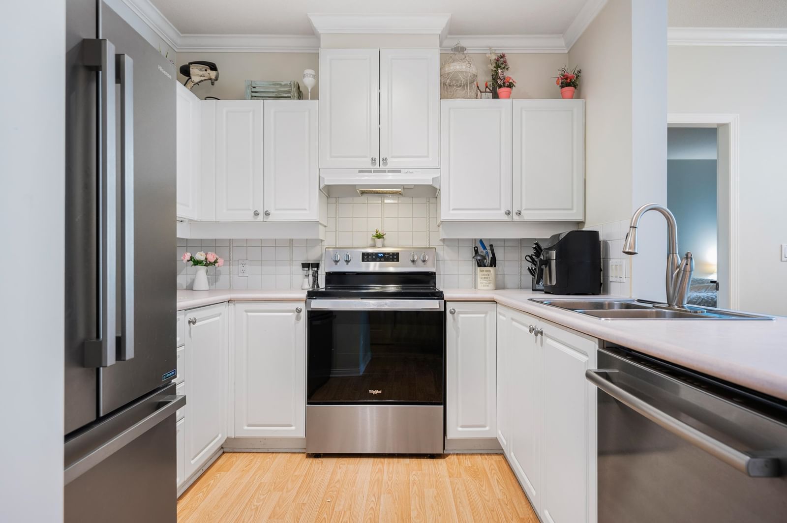 Listing Image 6