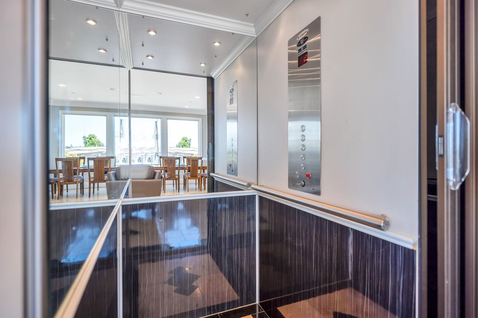 Listing Image 12