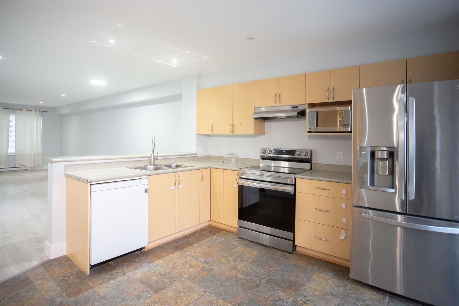 Listing Image 6