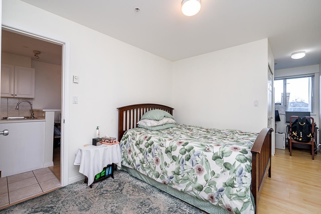 Listing Image 14