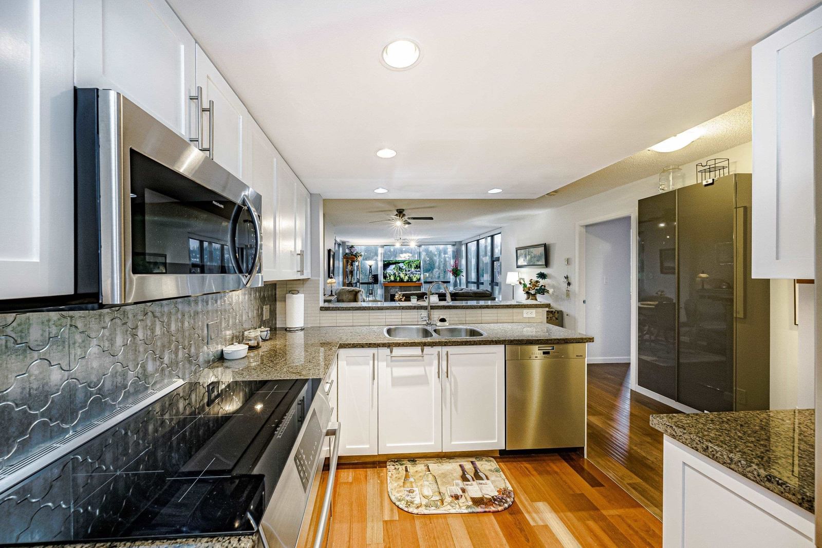 Listing Image 19