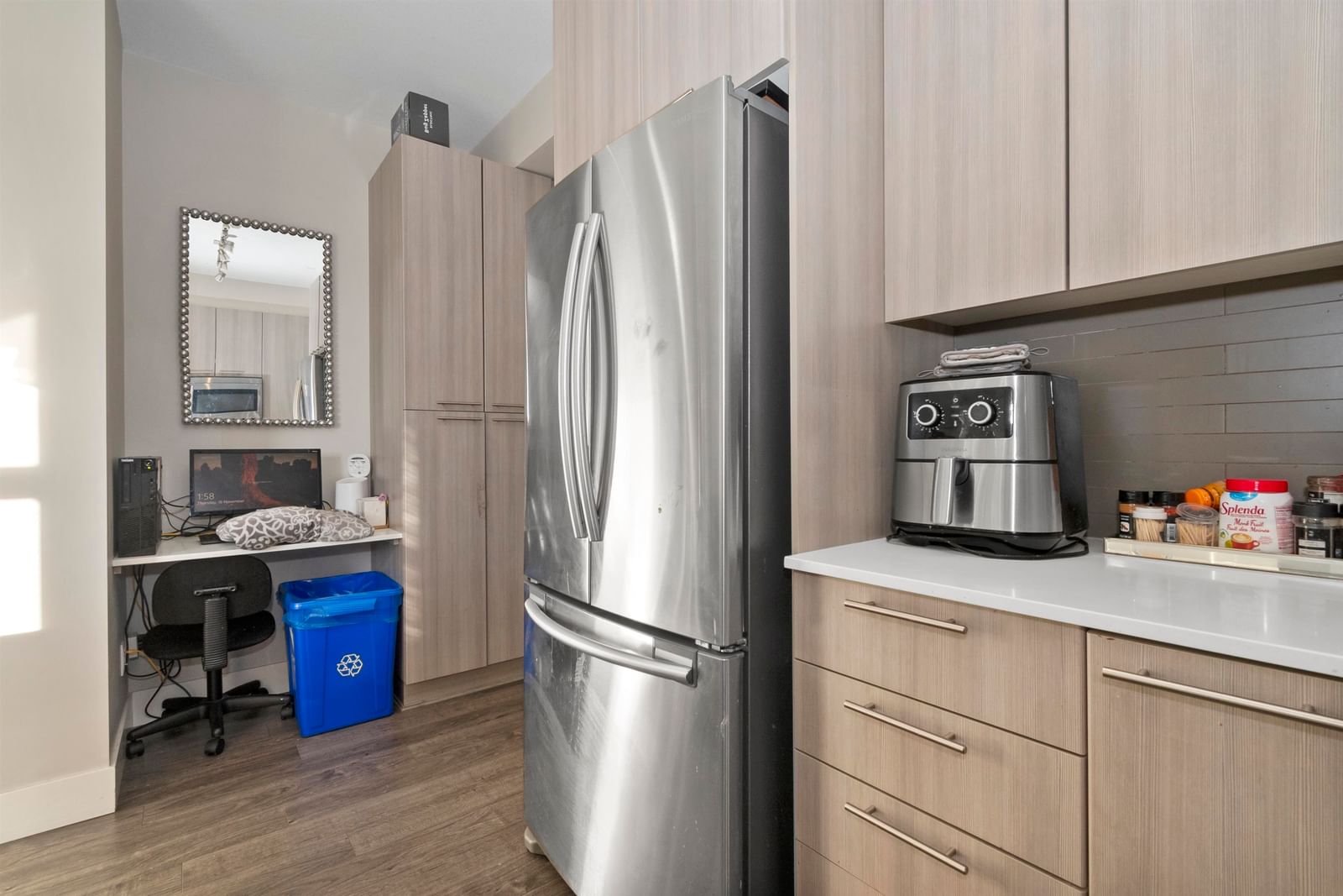 Listing Image 11