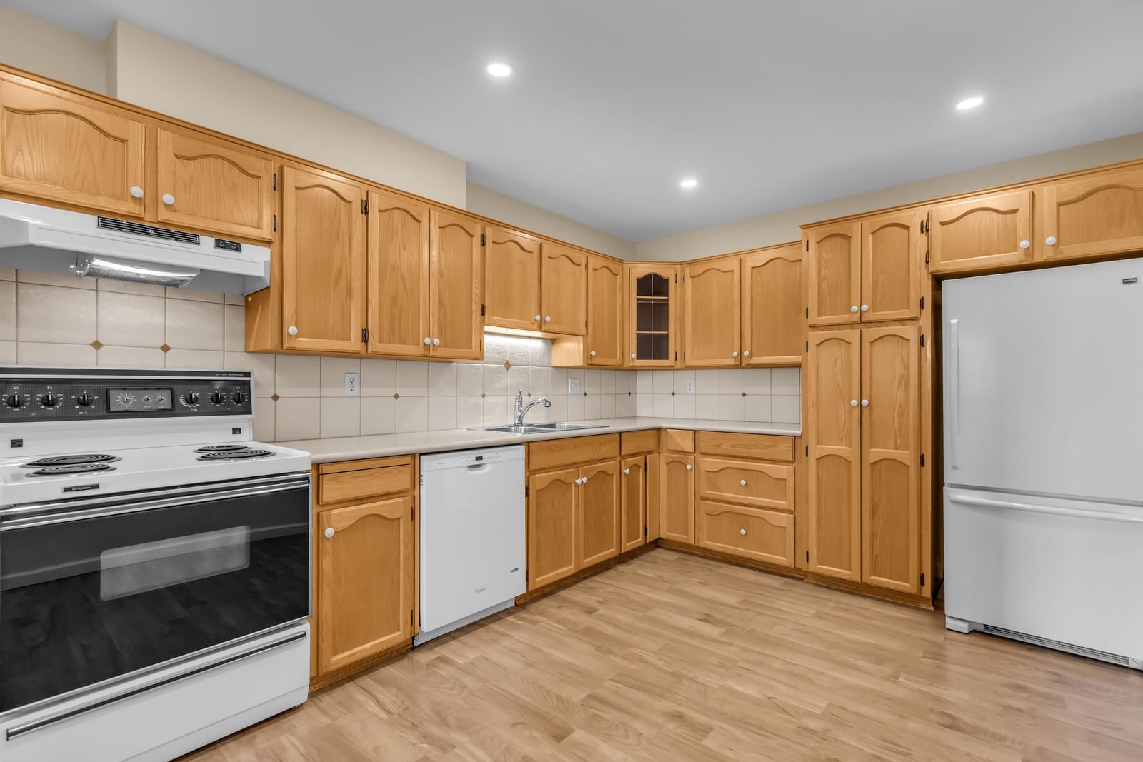 Listing Image 16