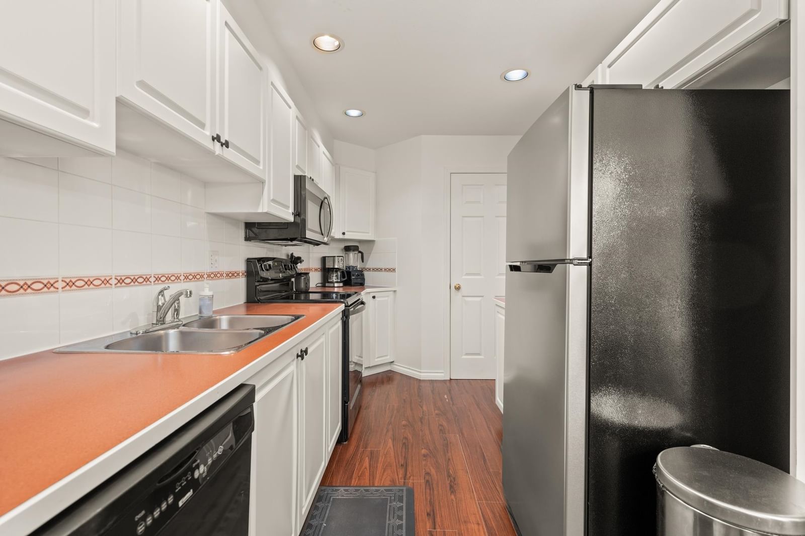 Listing Image 14