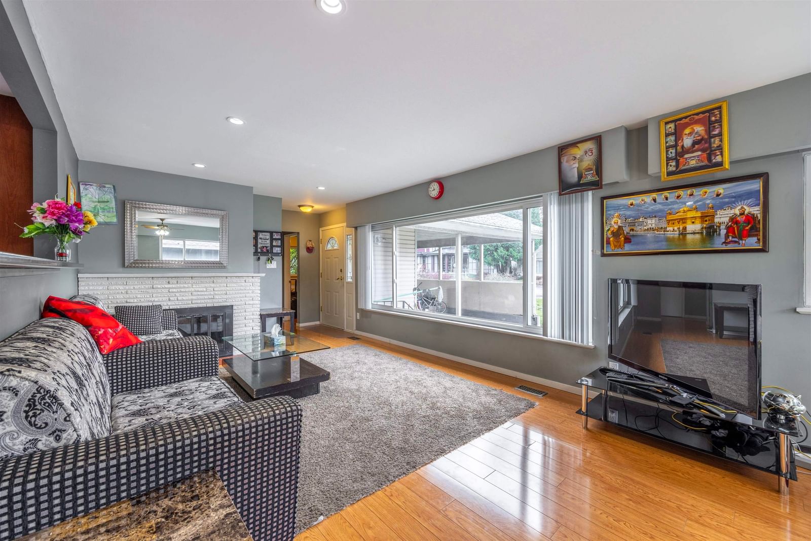 Listing Image 1