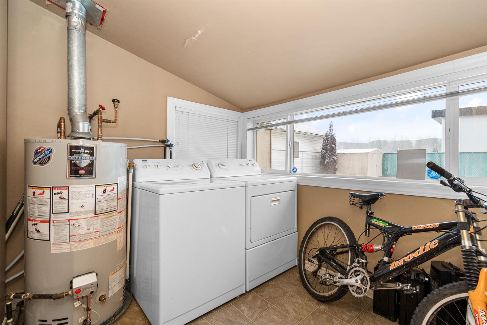 Listing Image 15