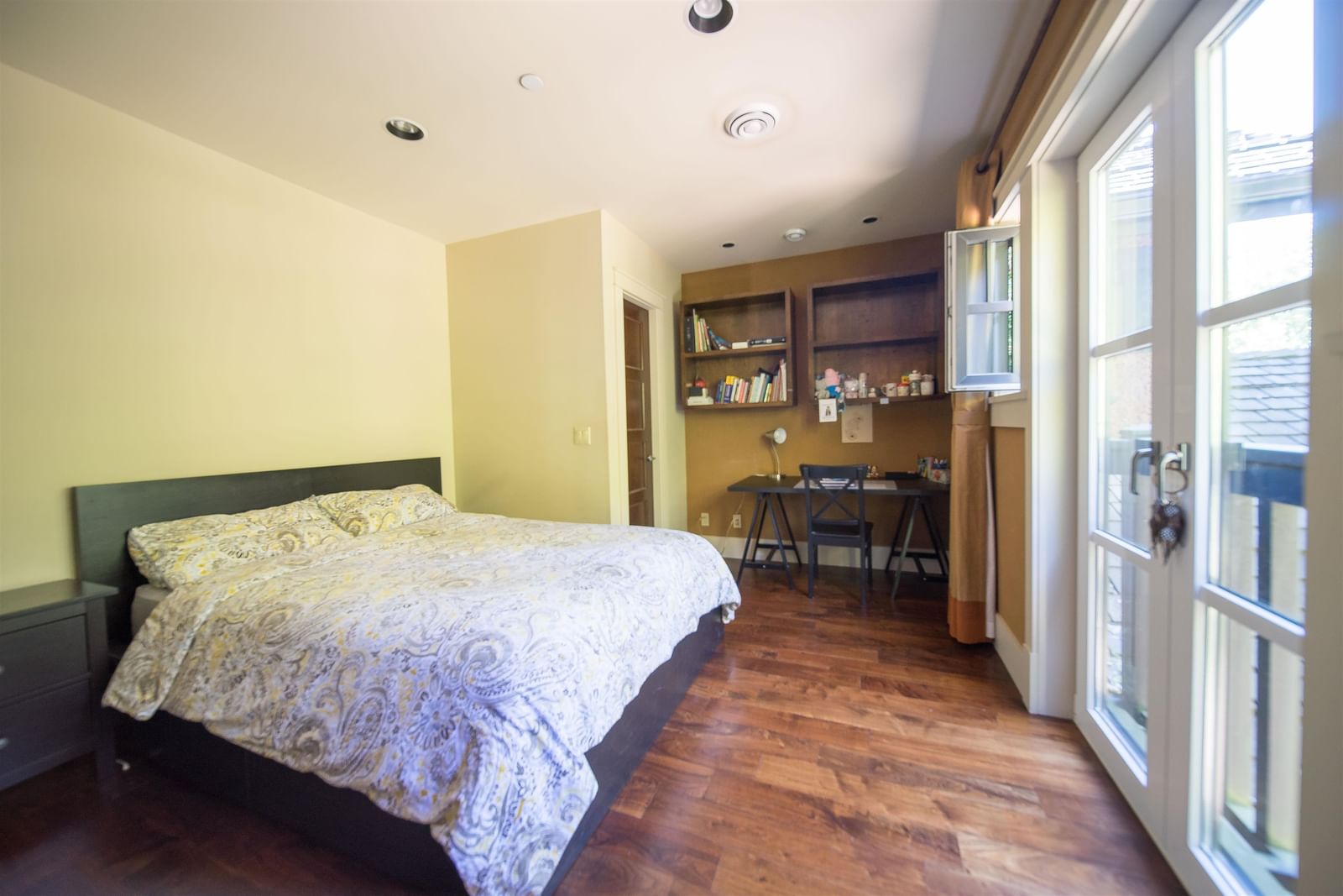 Listing Image 12