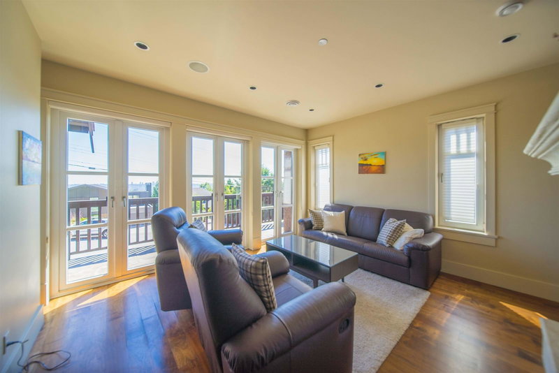 7589 Curtis Street, Burnaby, V5A 4W7 | Image 2