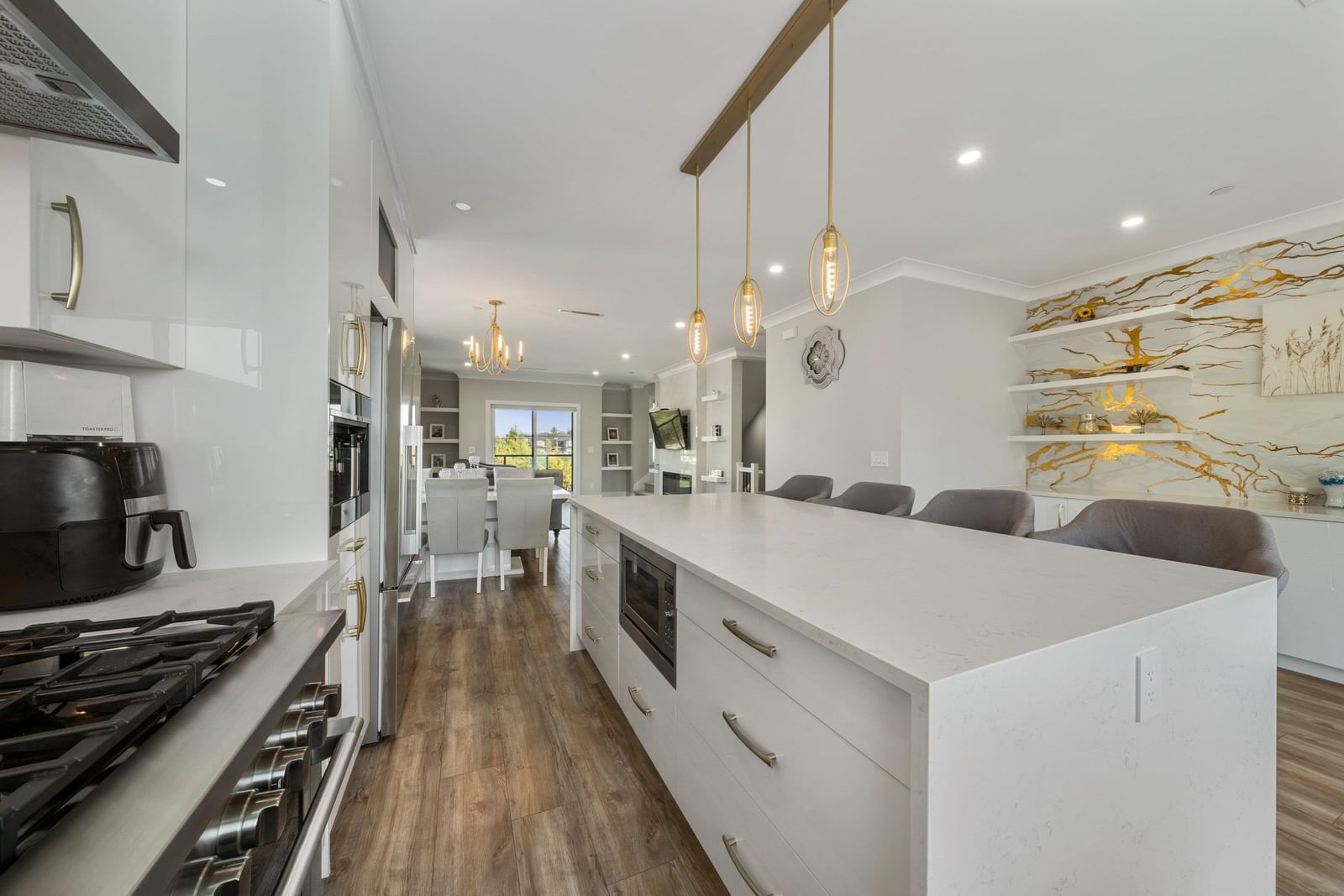 Listing Image 10