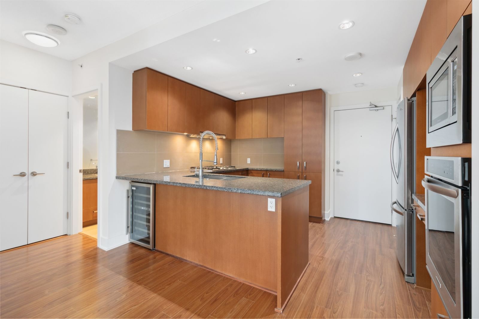 Listing Image 9