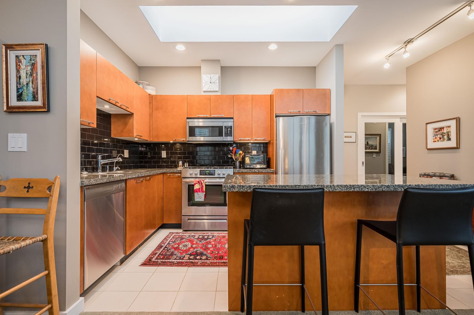Listing Image 11