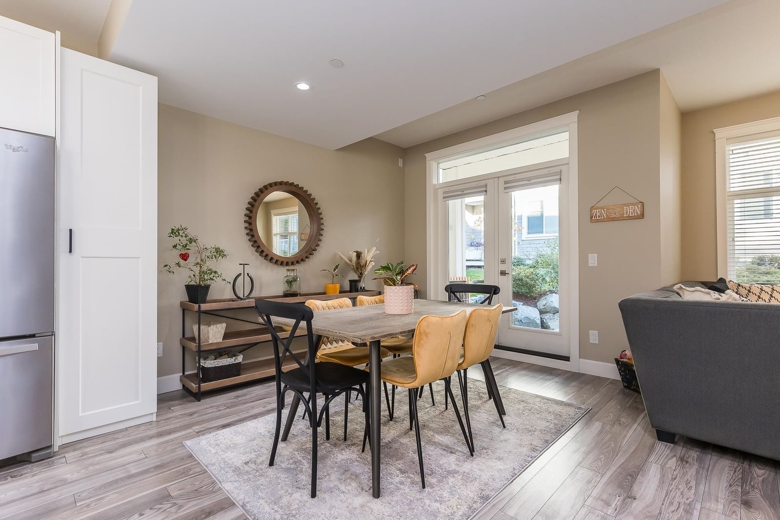 Listing Image 10
