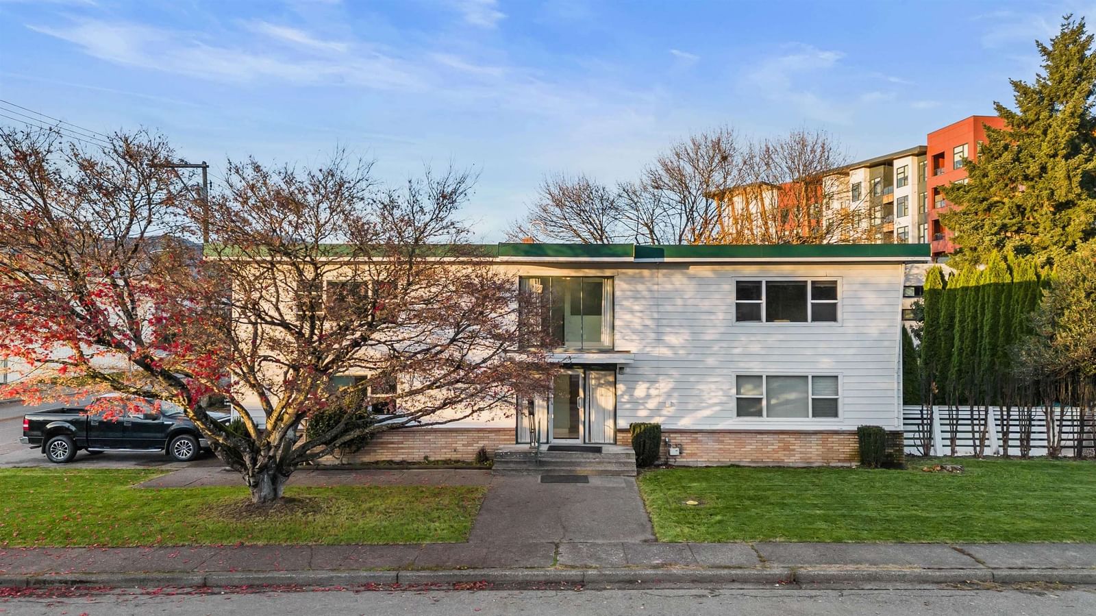 Listing Image 5