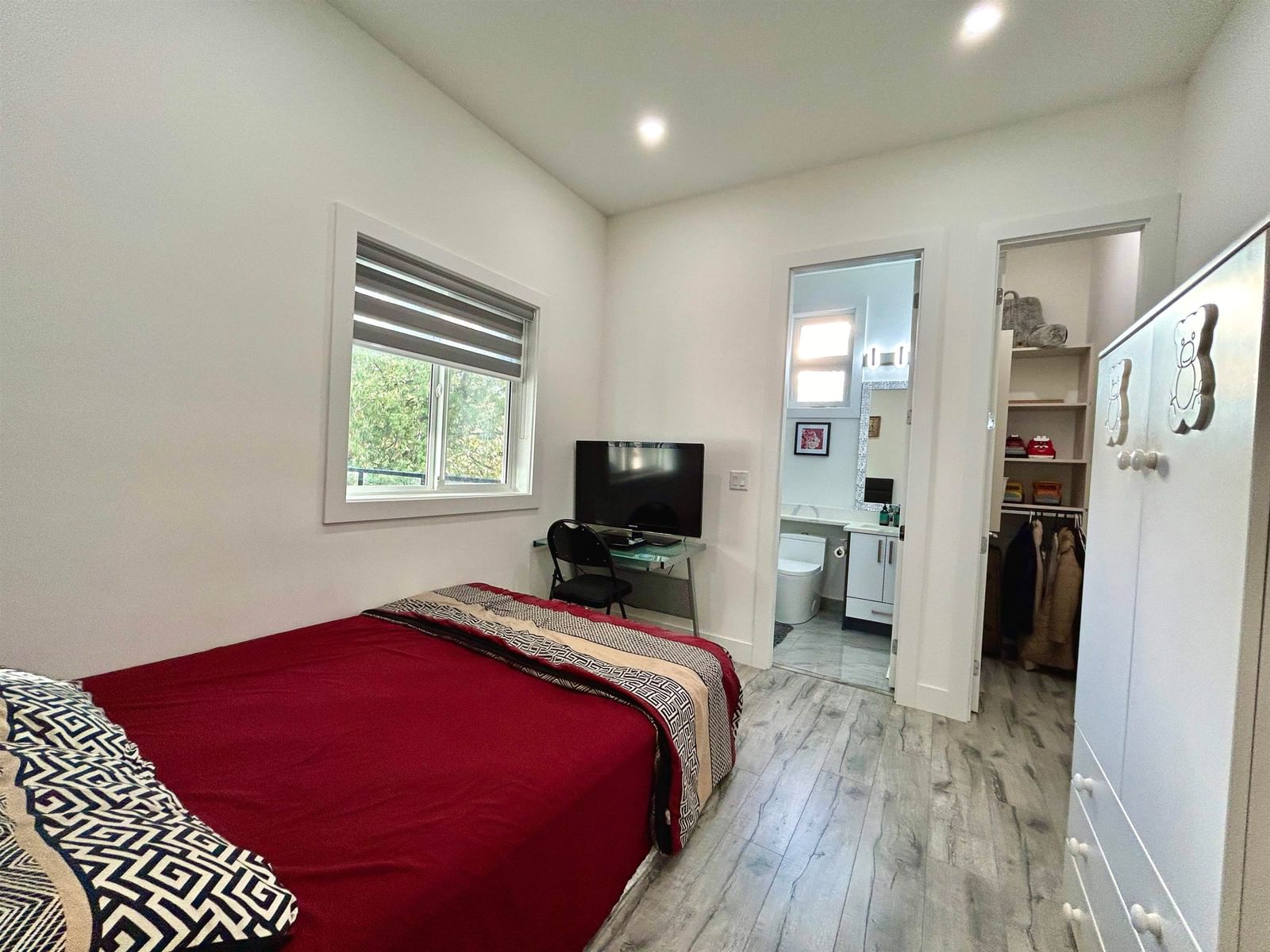 Listing Image 13