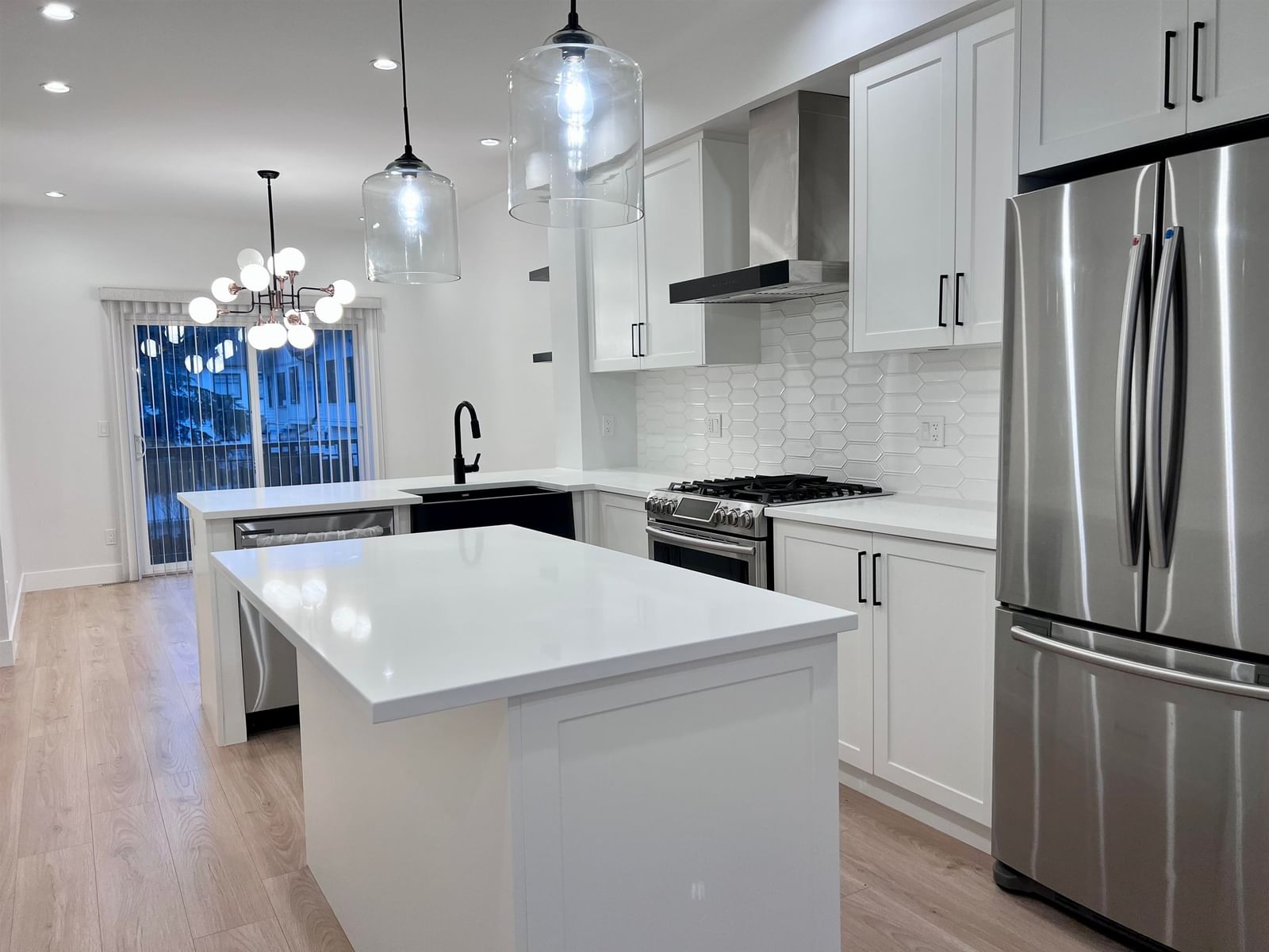 Listing Image 9