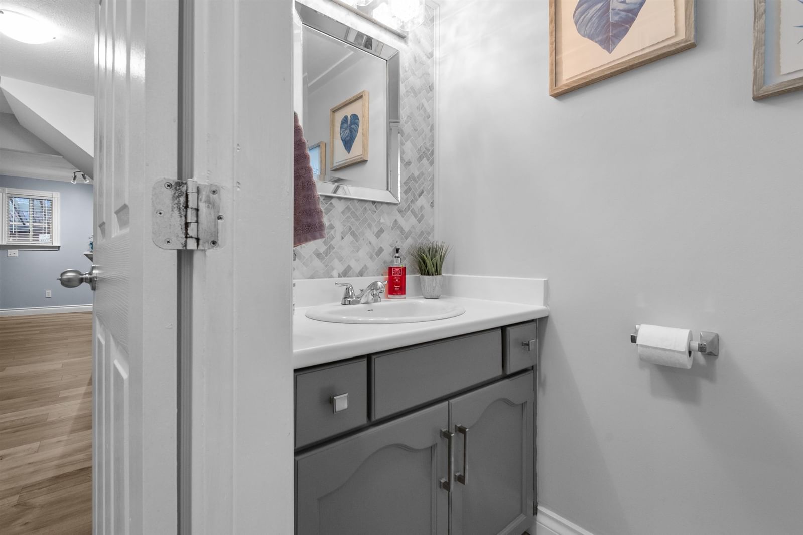 Listing Image 10