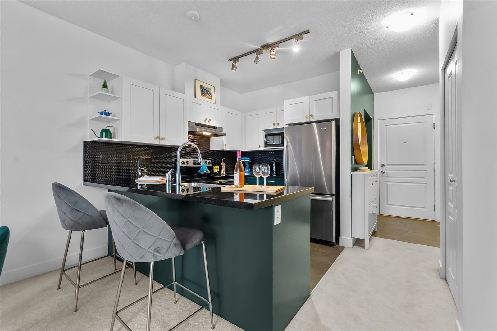 Listing Image 9
