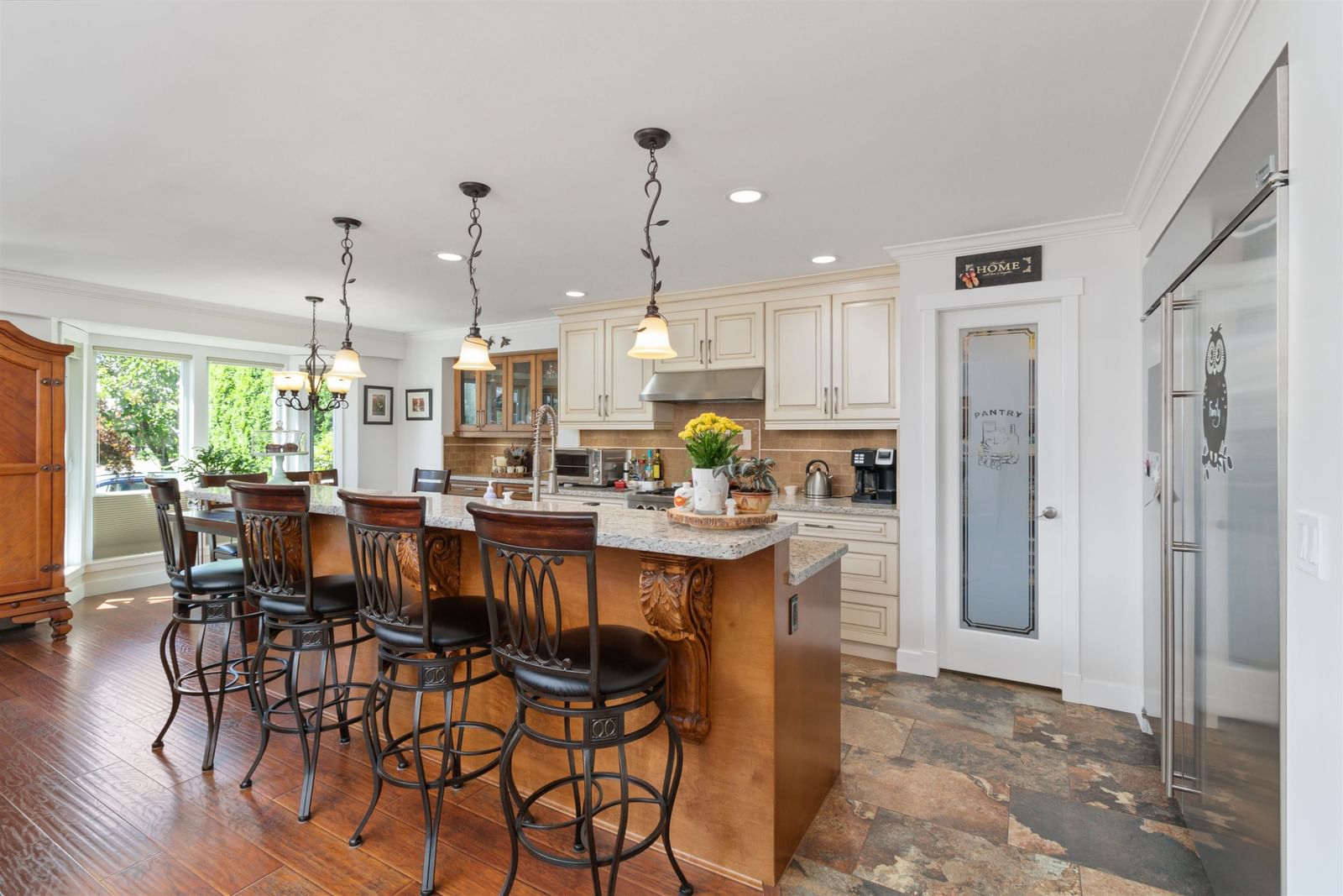 Listing Image 9
