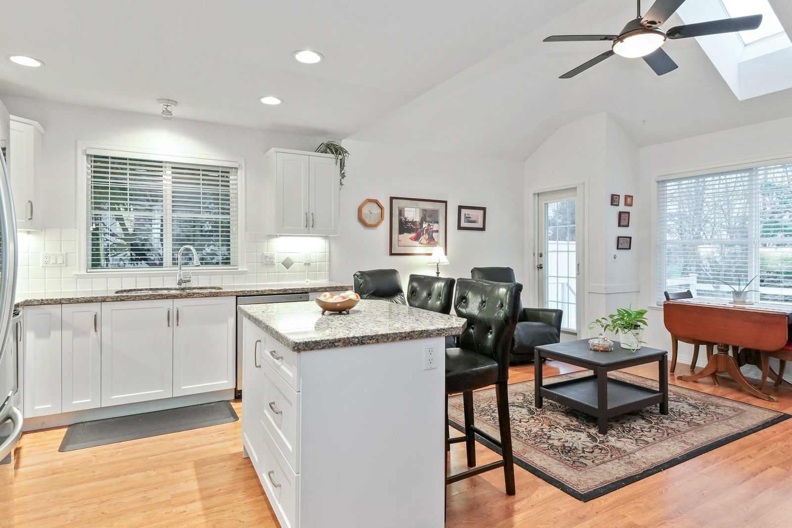 Listing Image 14