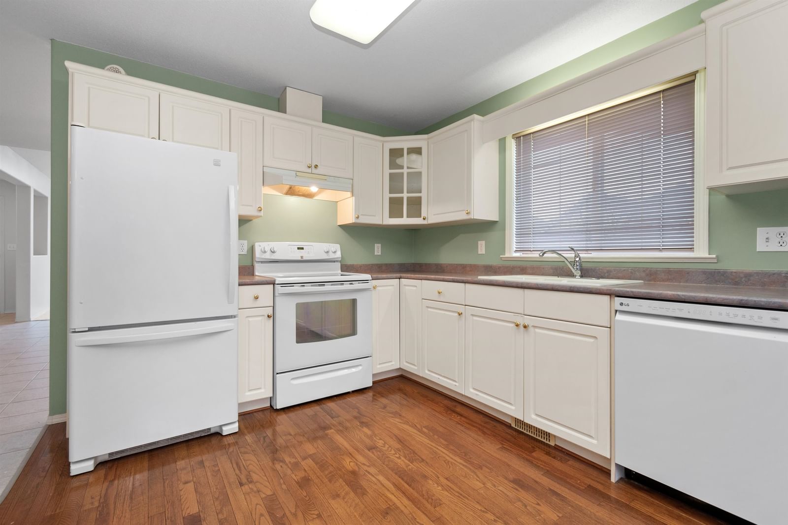 Listing Image 13