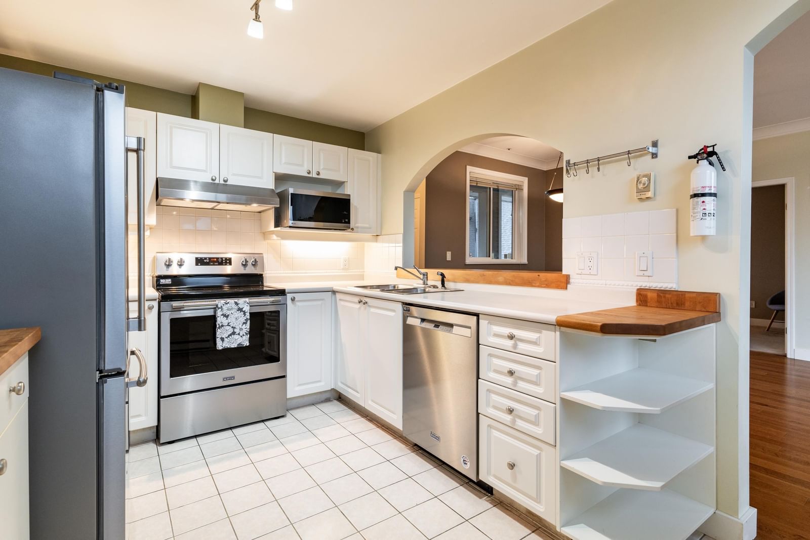 Listing Image 9