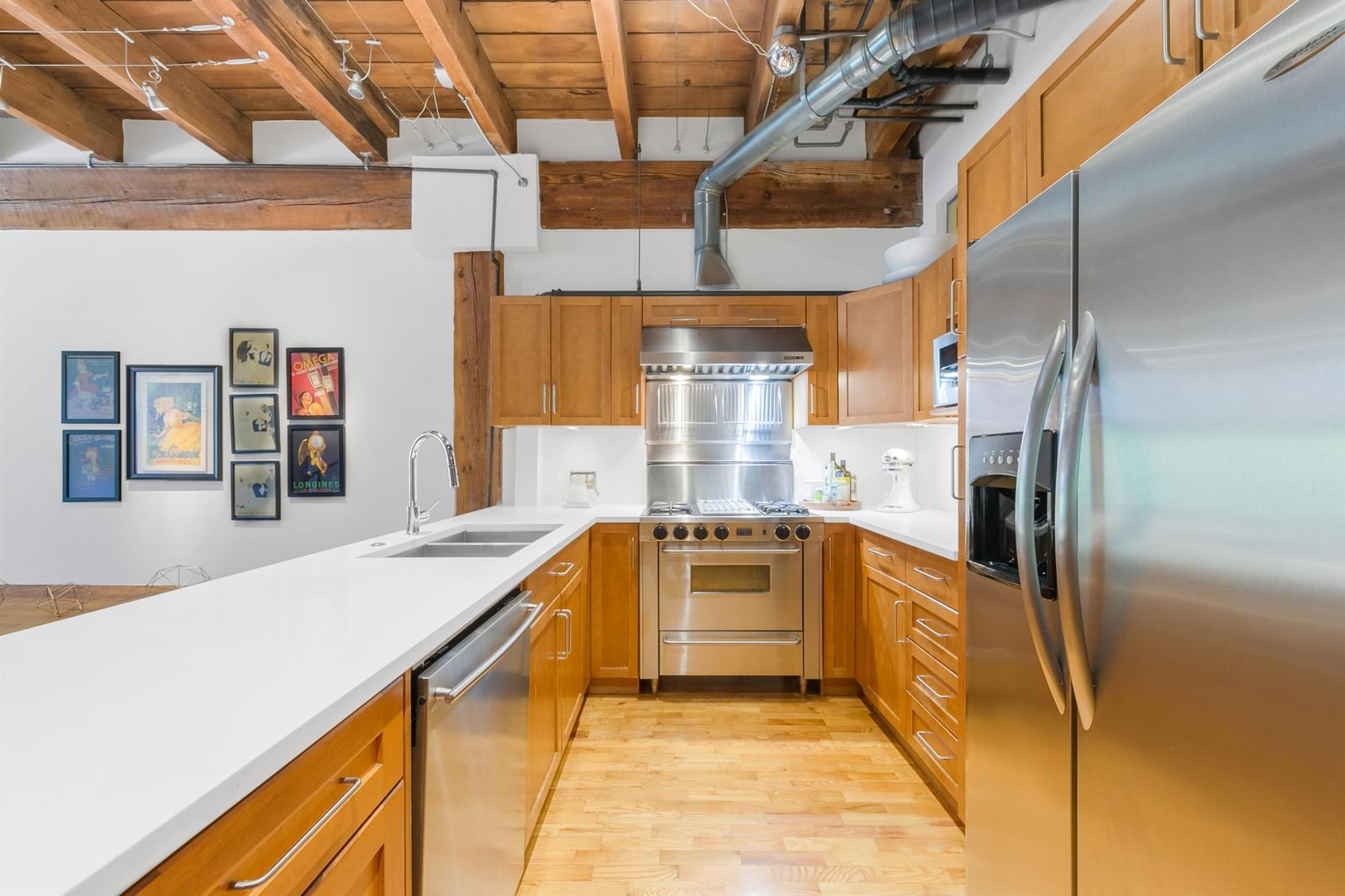 Listing Image 4