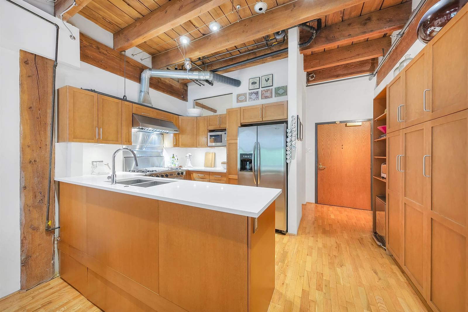 Listing Image 6