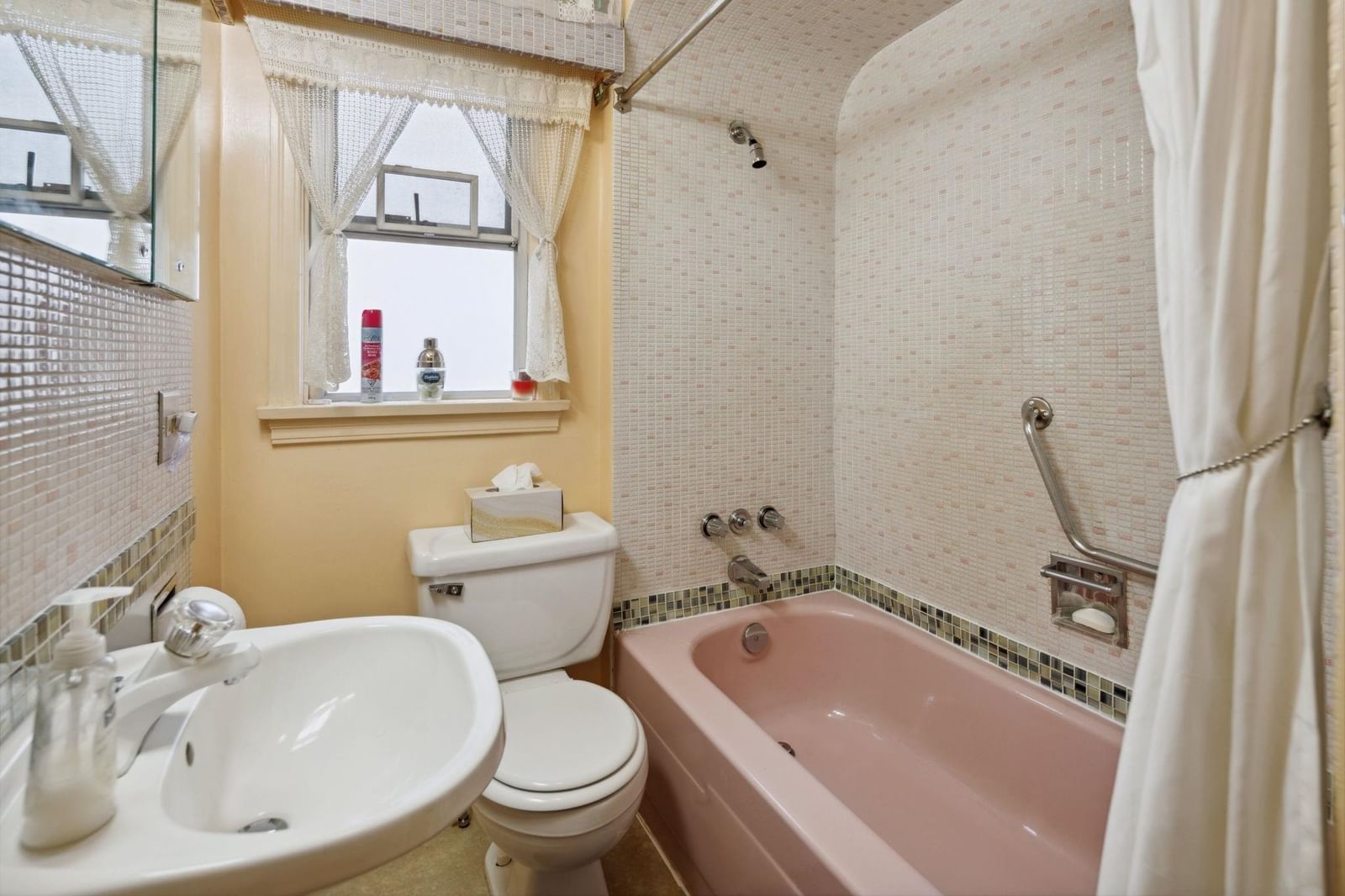 Listing Image 16