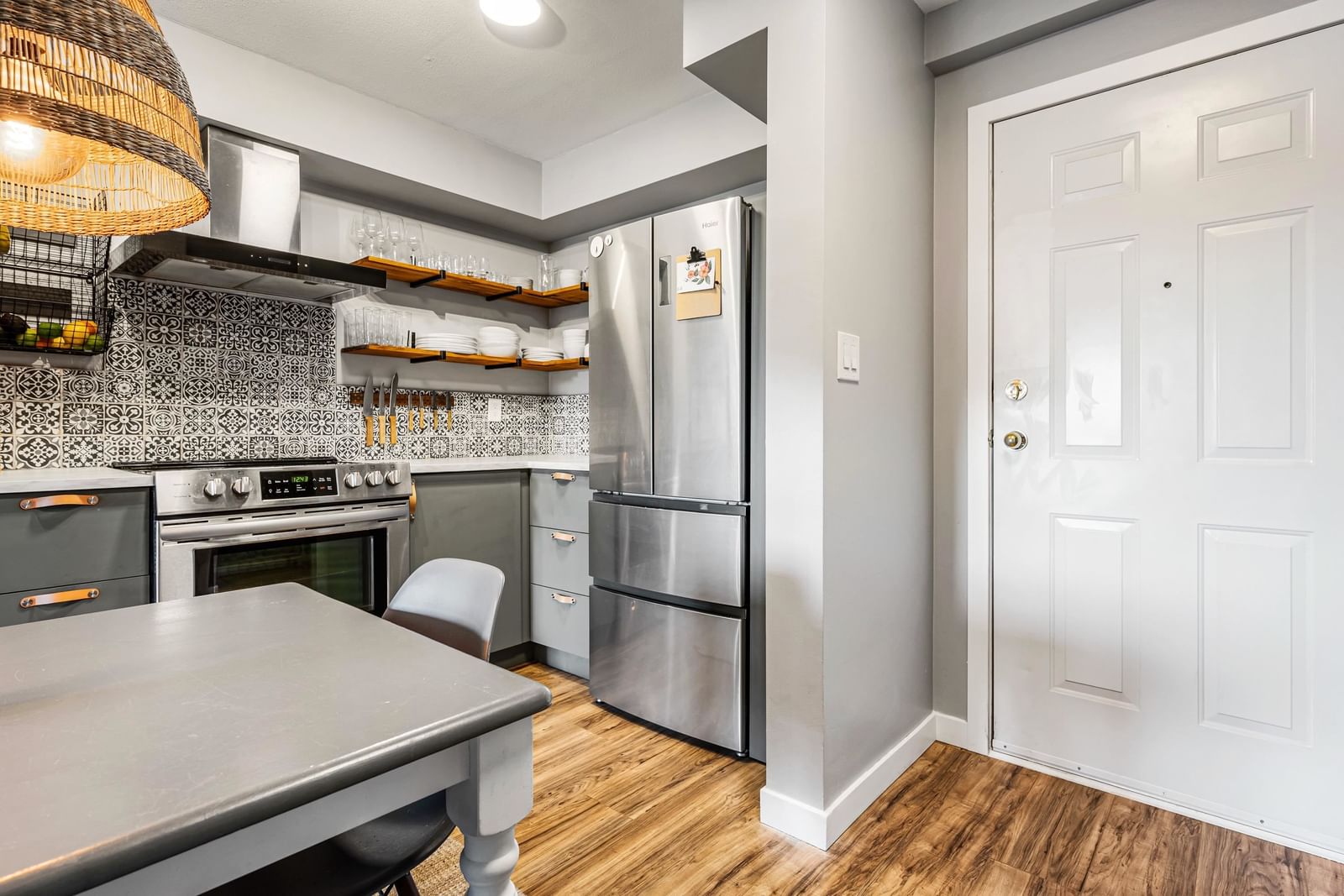 Listing Image 10