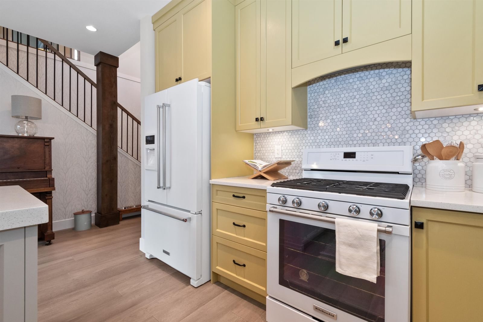 Listing Image 10
