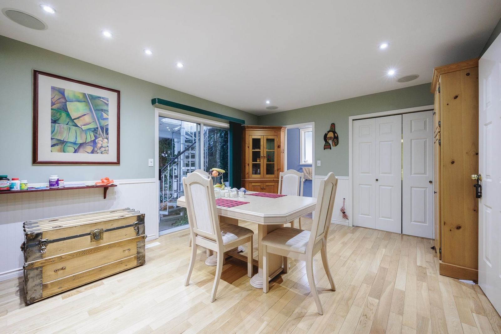 Listing Image 12
