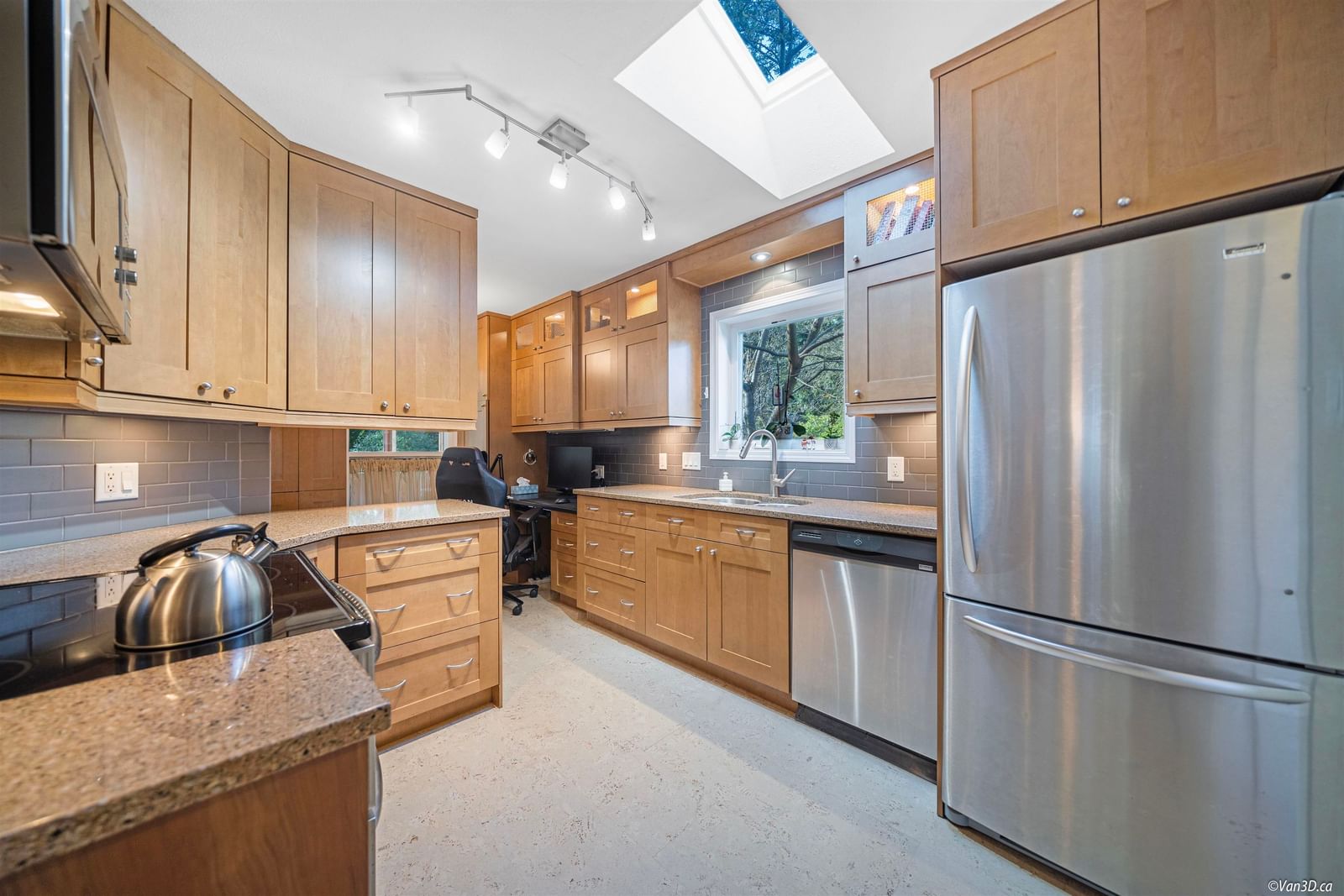 Listing Image 11