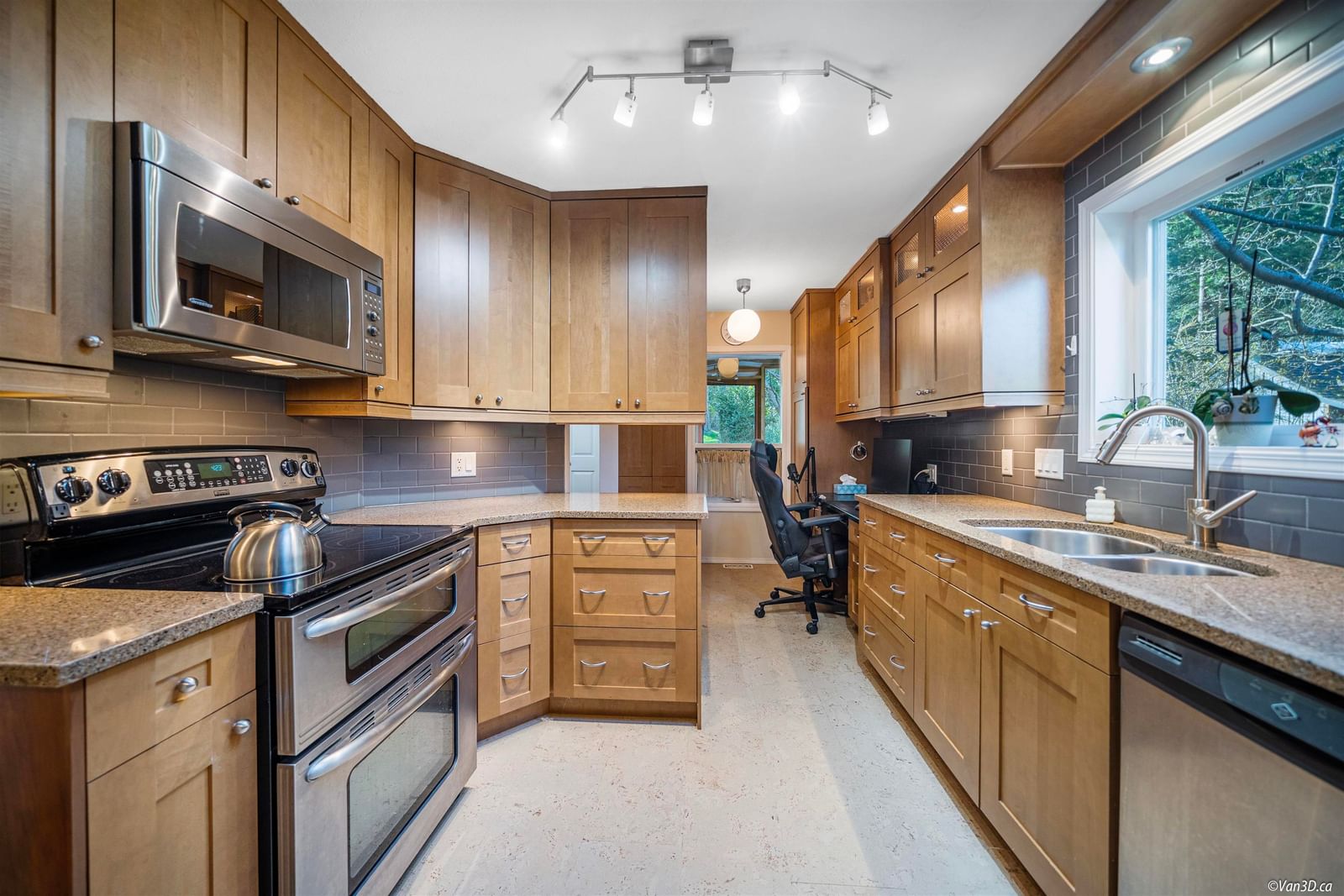 Listing Image 8