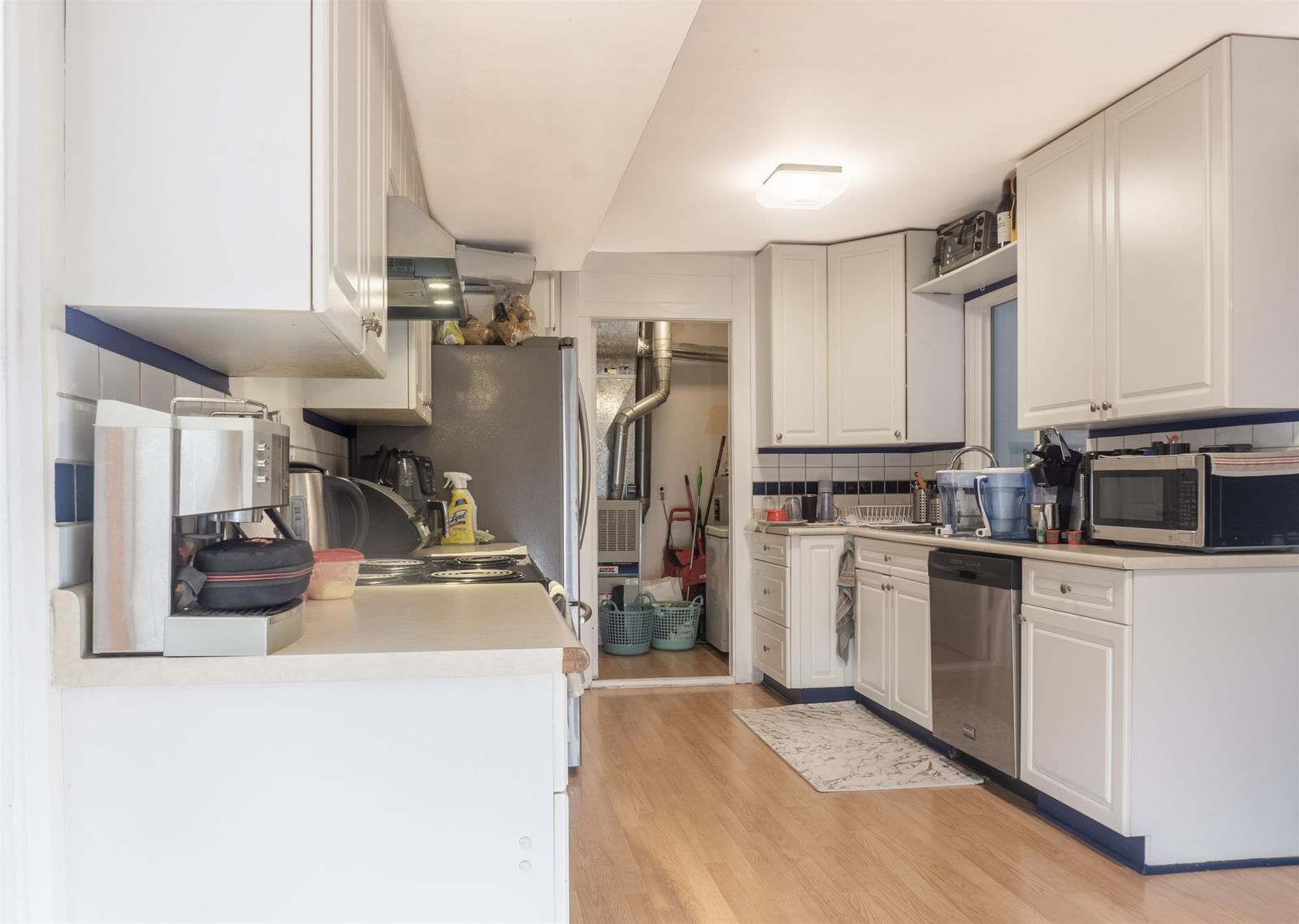 Listing Image 12