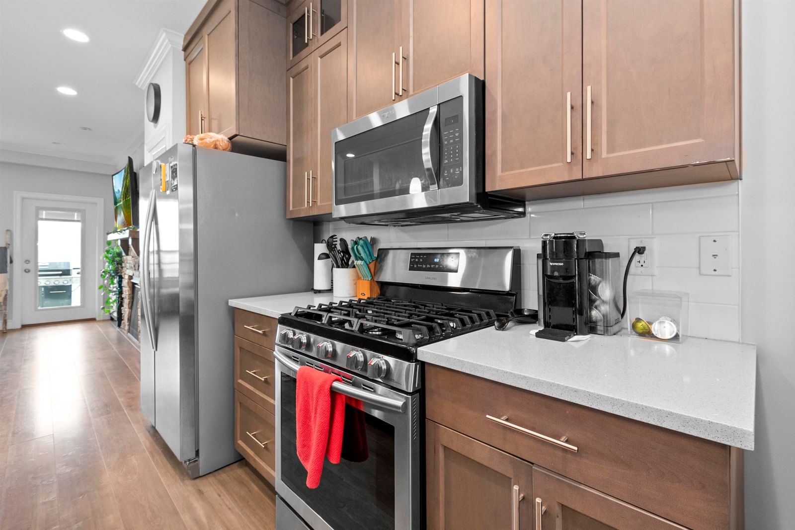 Listing Image 6