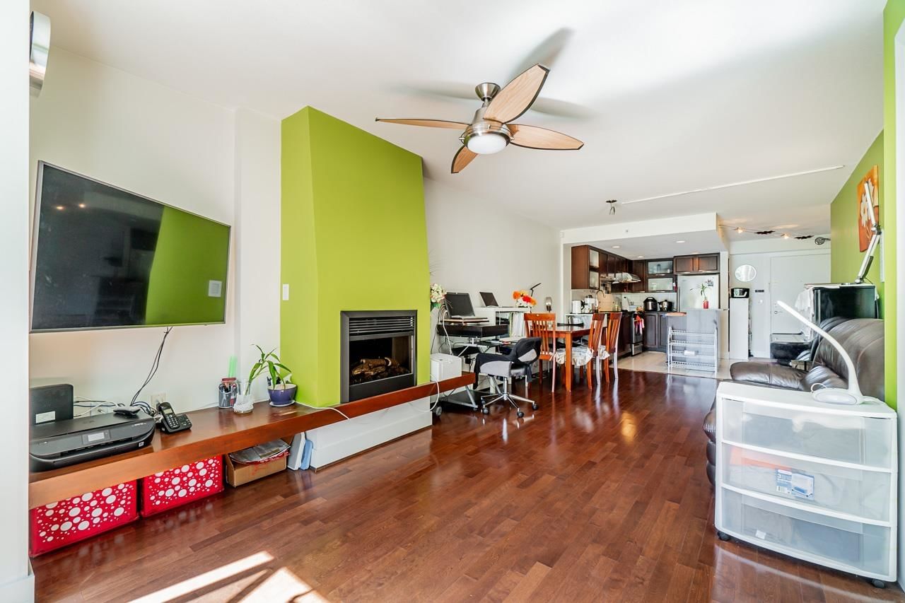 Listing Image 8