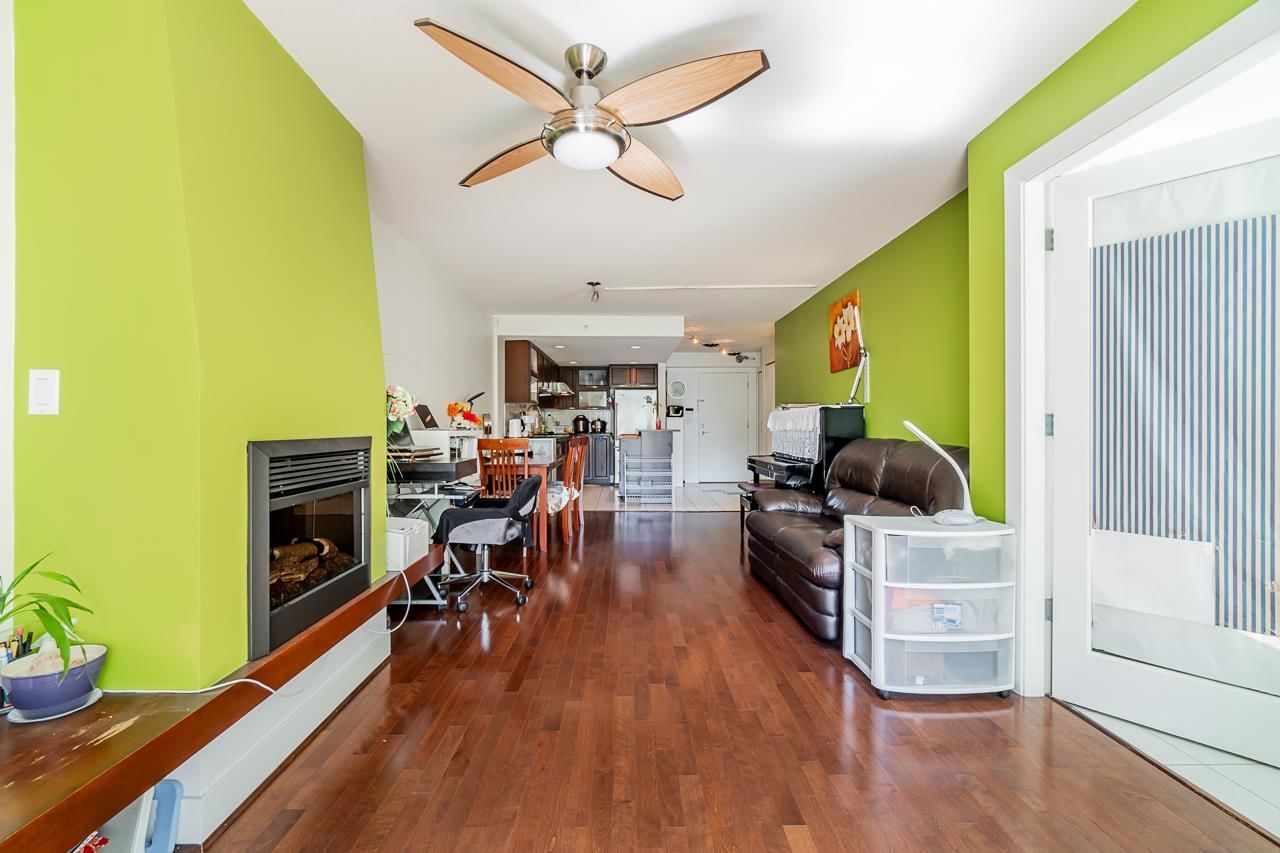 Listing Image 9