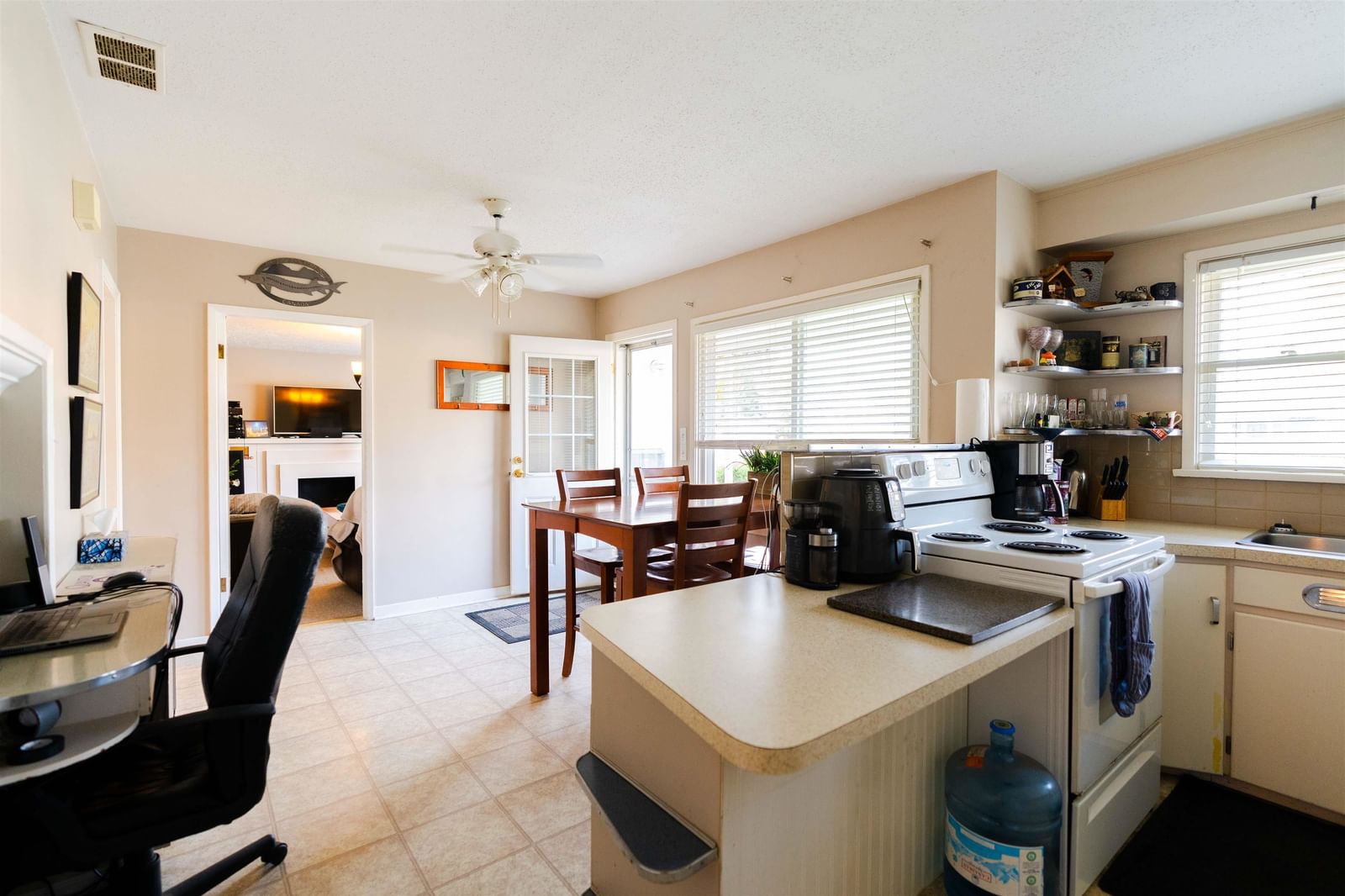 Listing Image 11