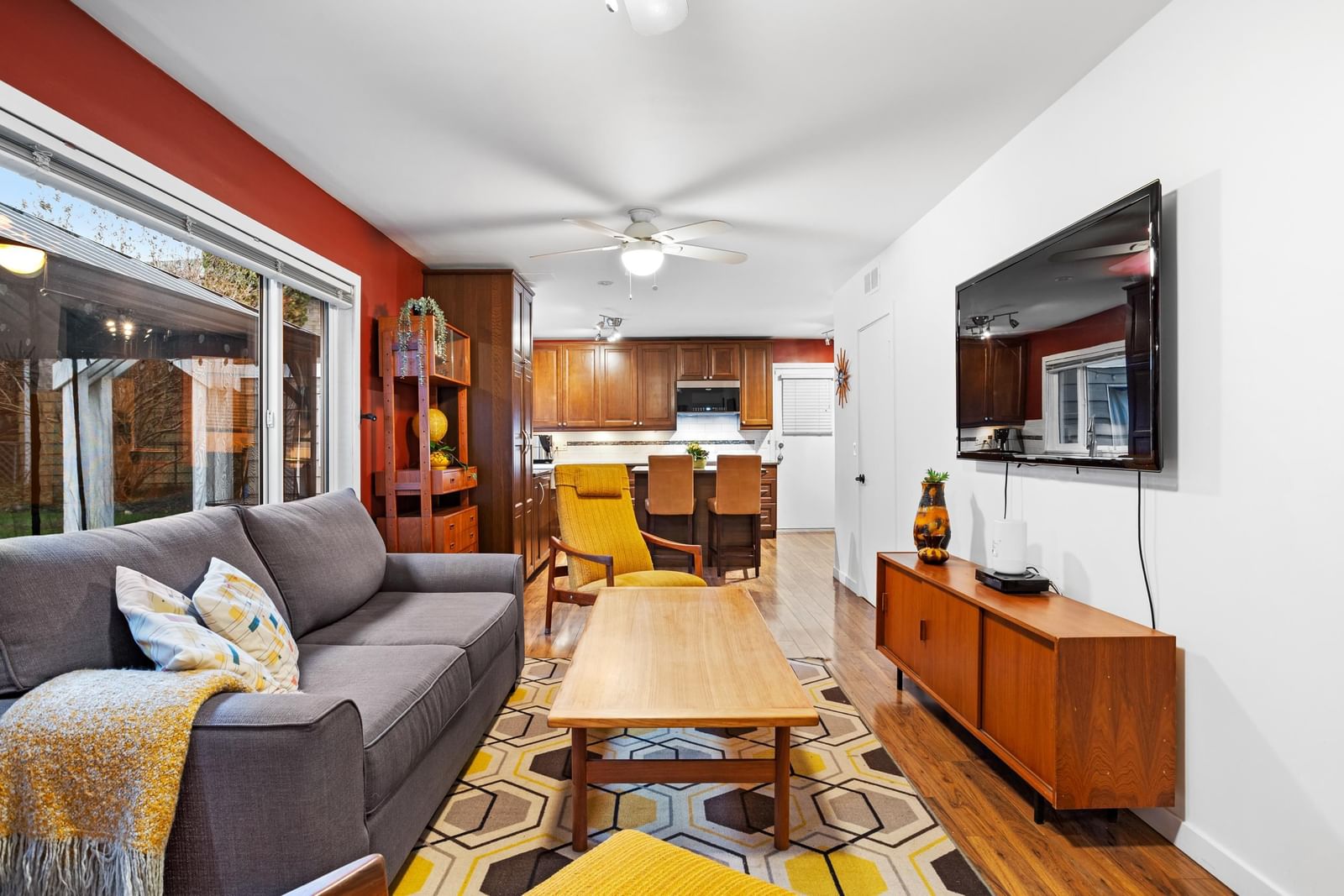 Listing Image 10