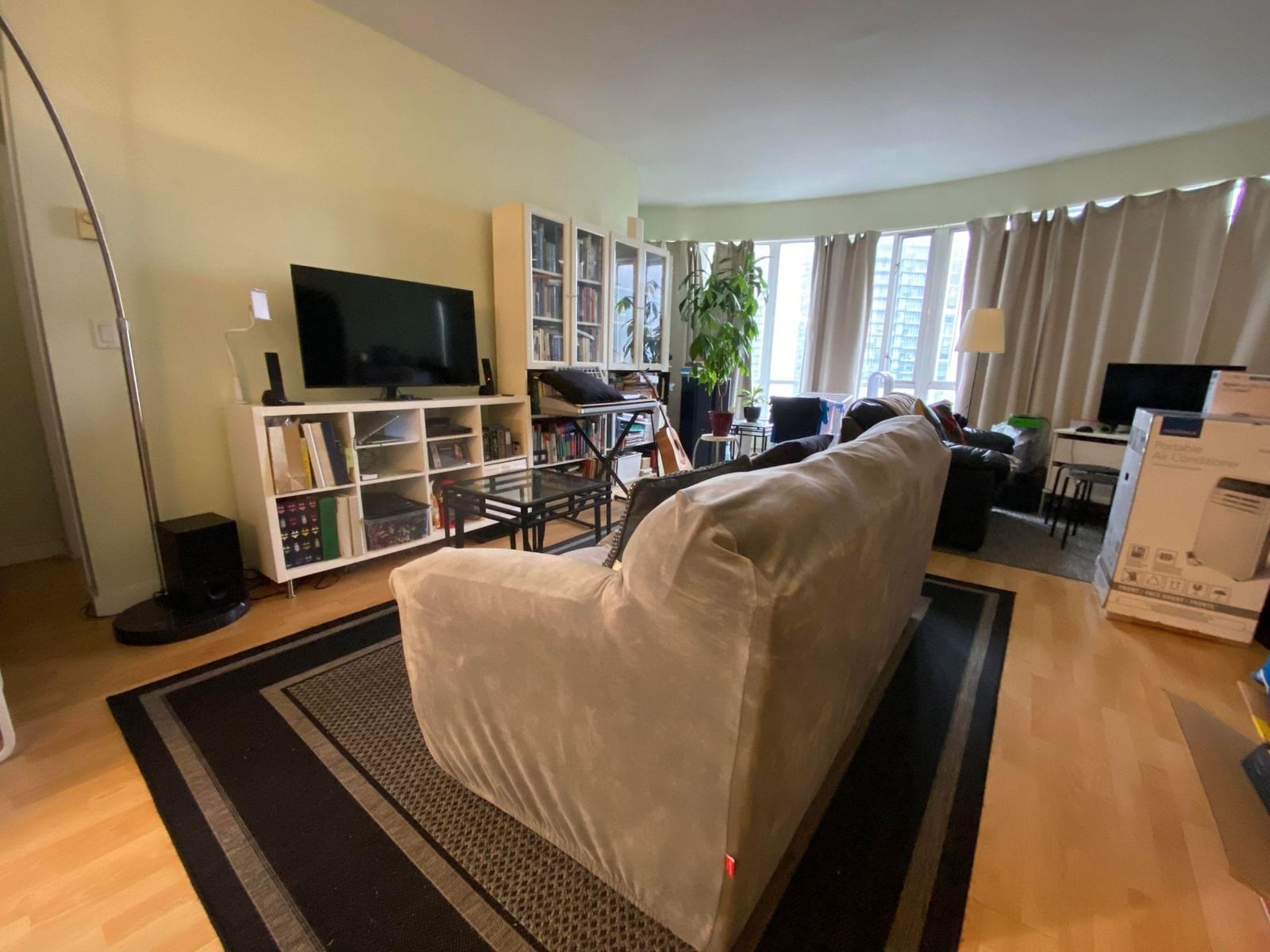 Listing Image 4