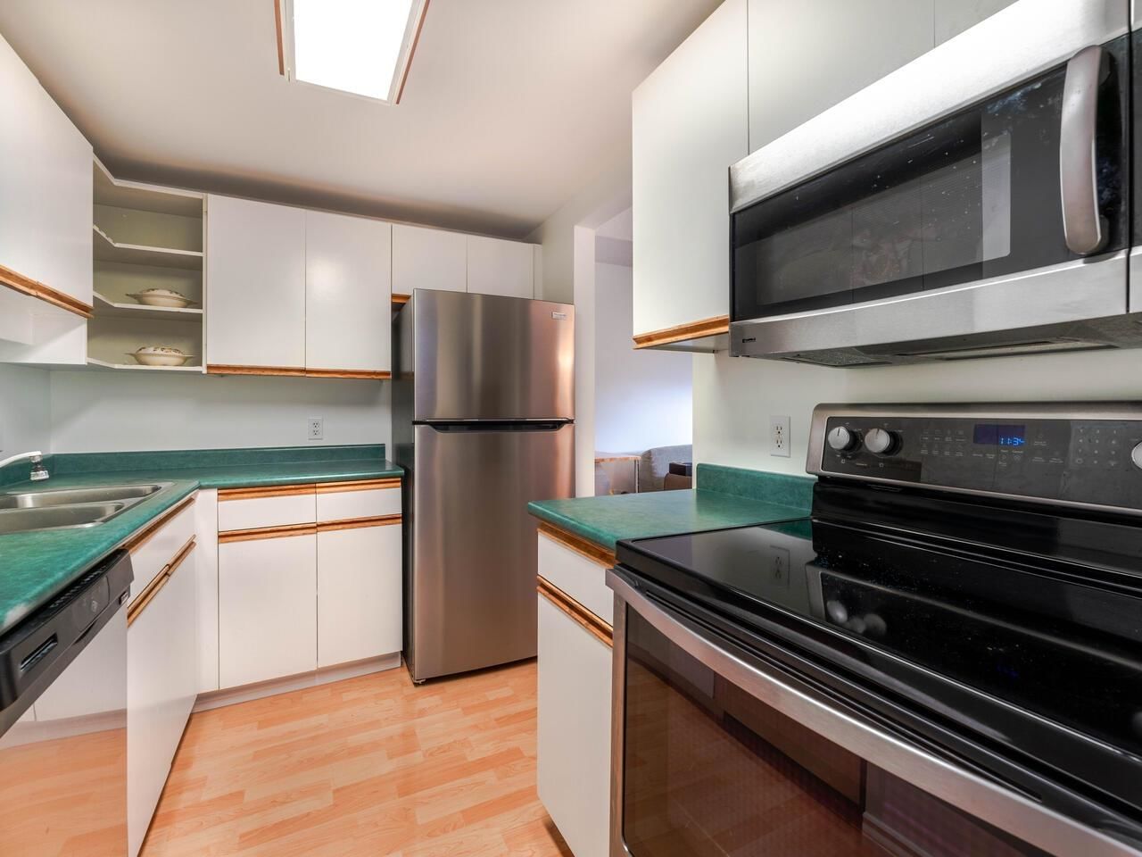 Listing Image 5